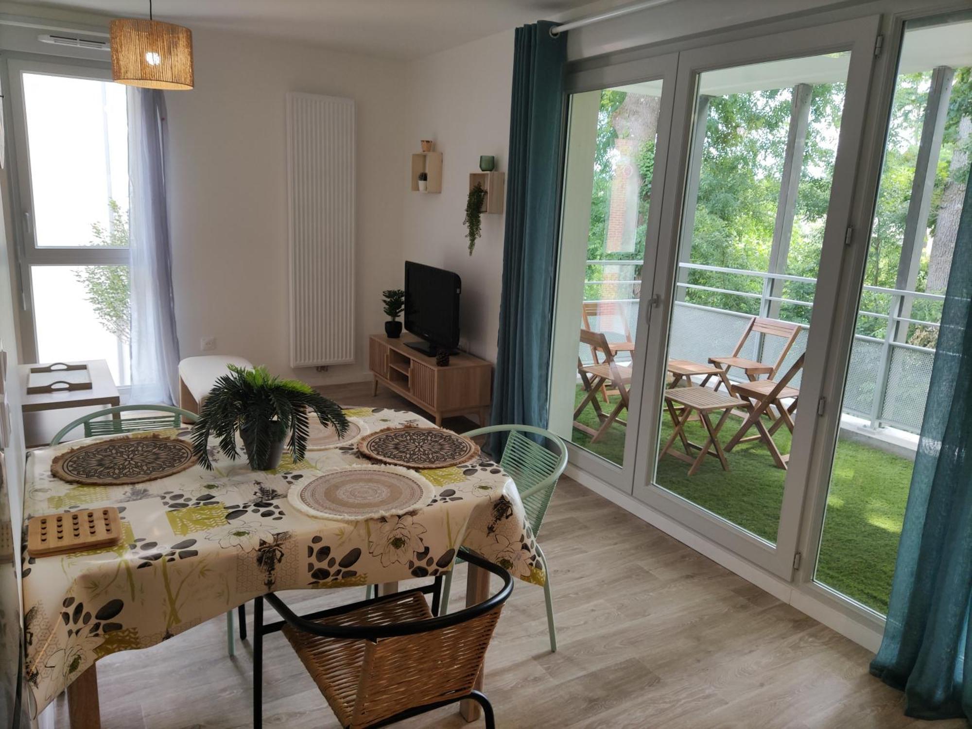La Nouvelle Vague Apartment Карканс Екстериор снимка